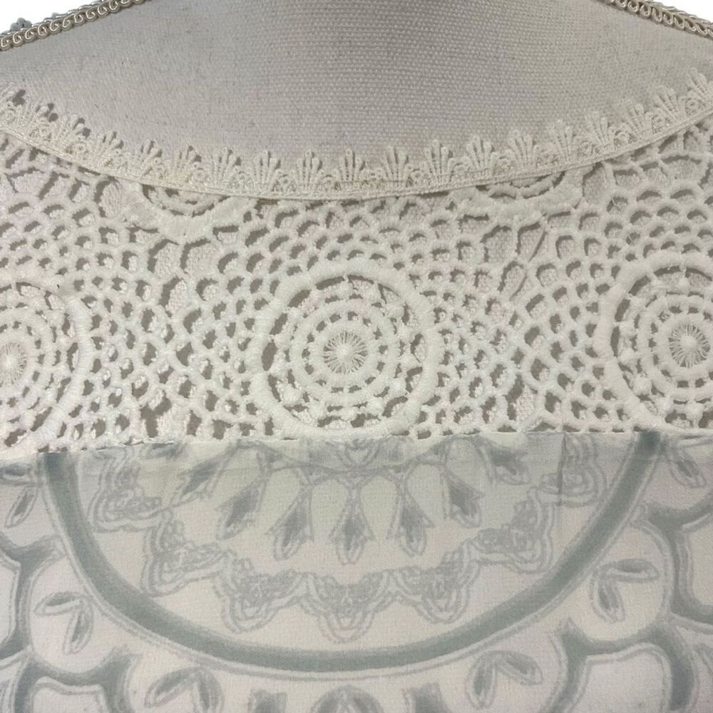 Hale Bob Beachy Mandala Print Tunic Top Sz M Grey White Crochet Trim Boho Resort - Picture 5 of 8